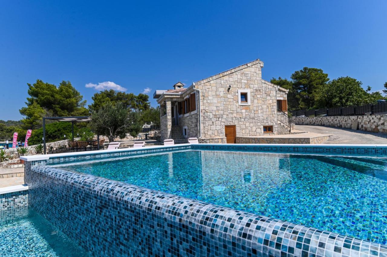 Villa Rudini With Heated Pool Okrug Gornji Dış mekan fotoğraf