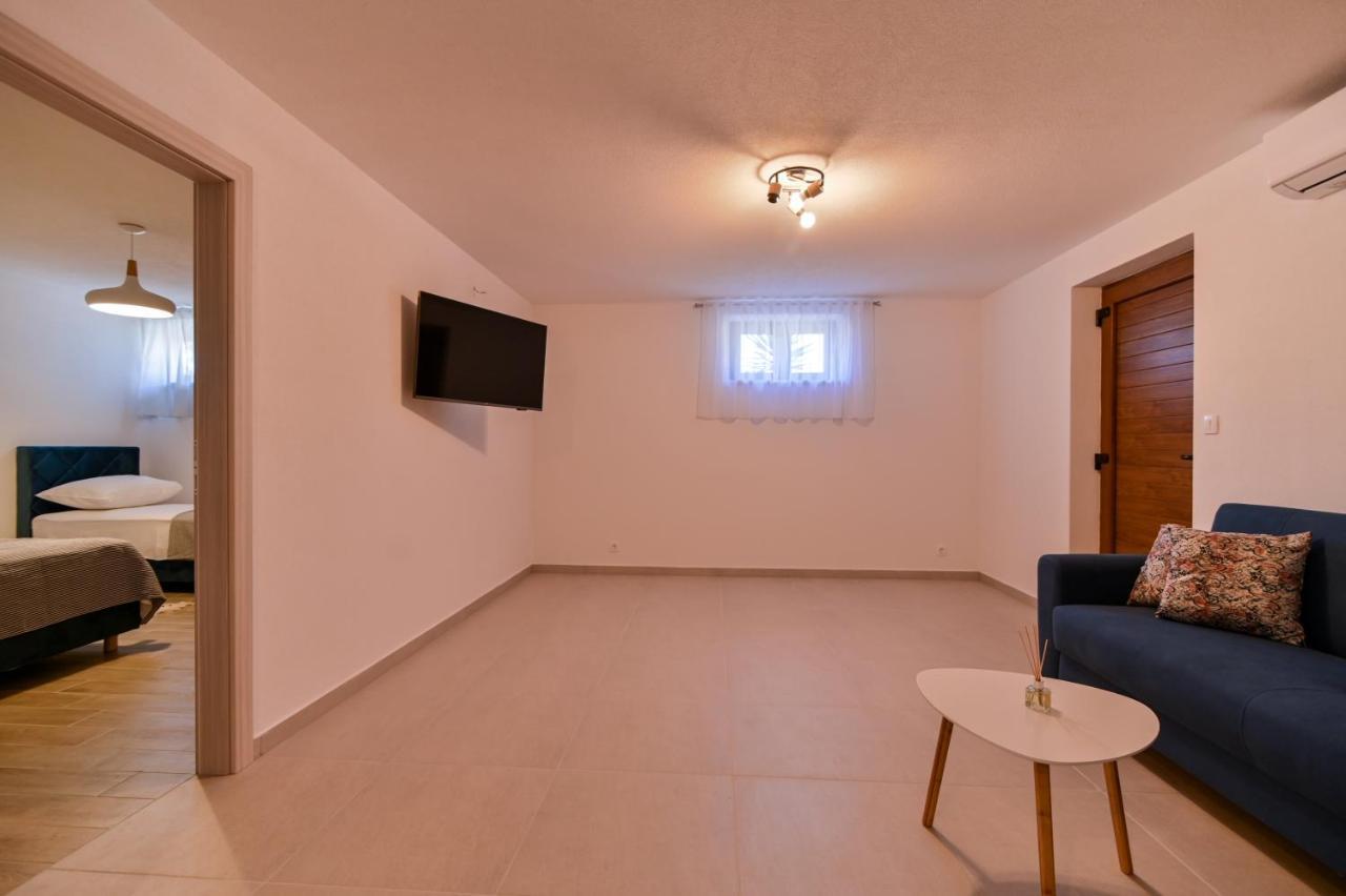 Villa Rudini With Heated Pool Okrug Gornji Dış mekan fotoğraf