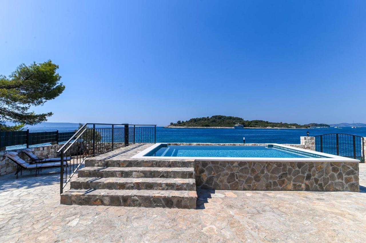 Villa Rudini With Heated Pool Okrug Gornji Dış mekan fotoğraf