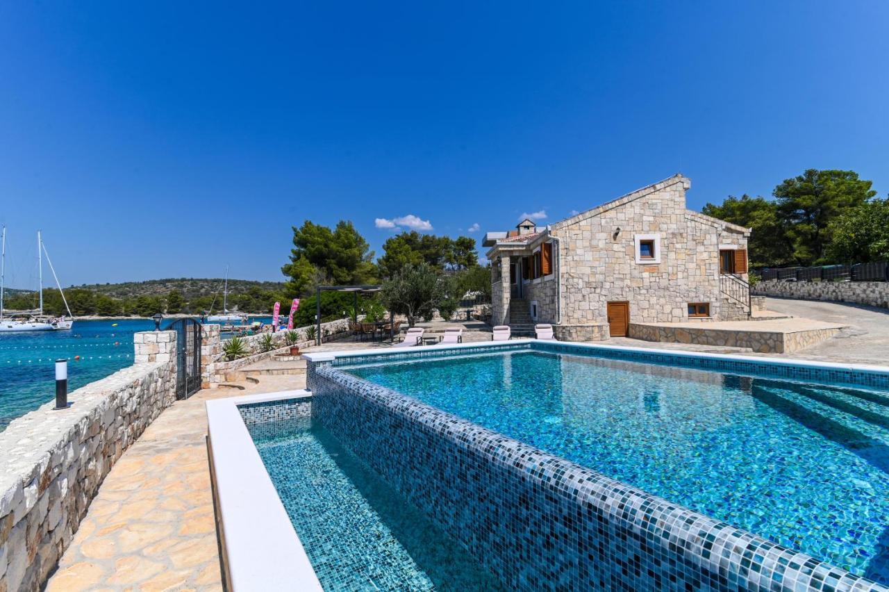 Villa Rudini With Heated Pool Okrug Gornji Dış mekan fotoğraf