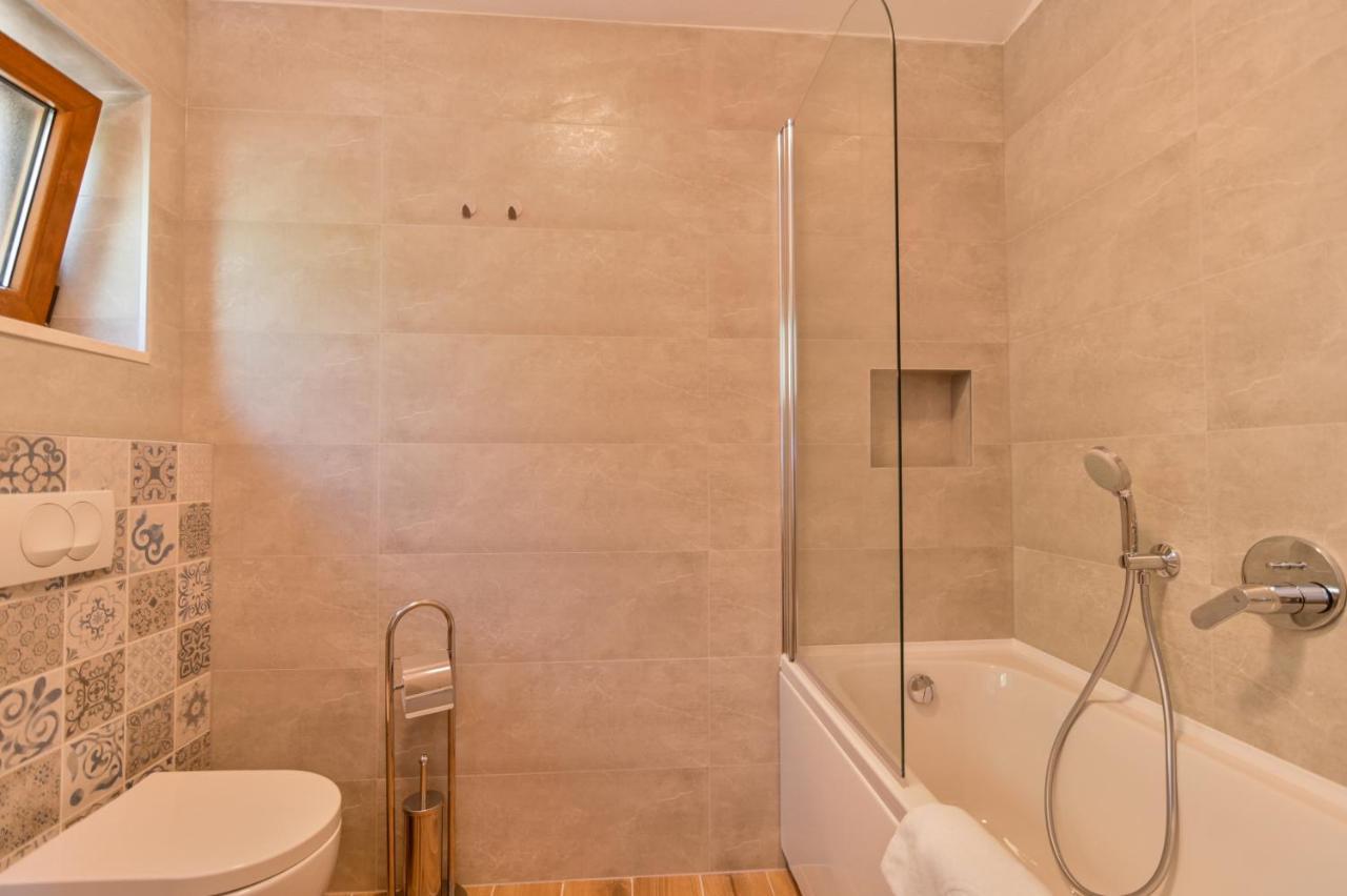 Villa Rudini With Heated Pool Okrug Gornji Dış mekan fotoğraf
