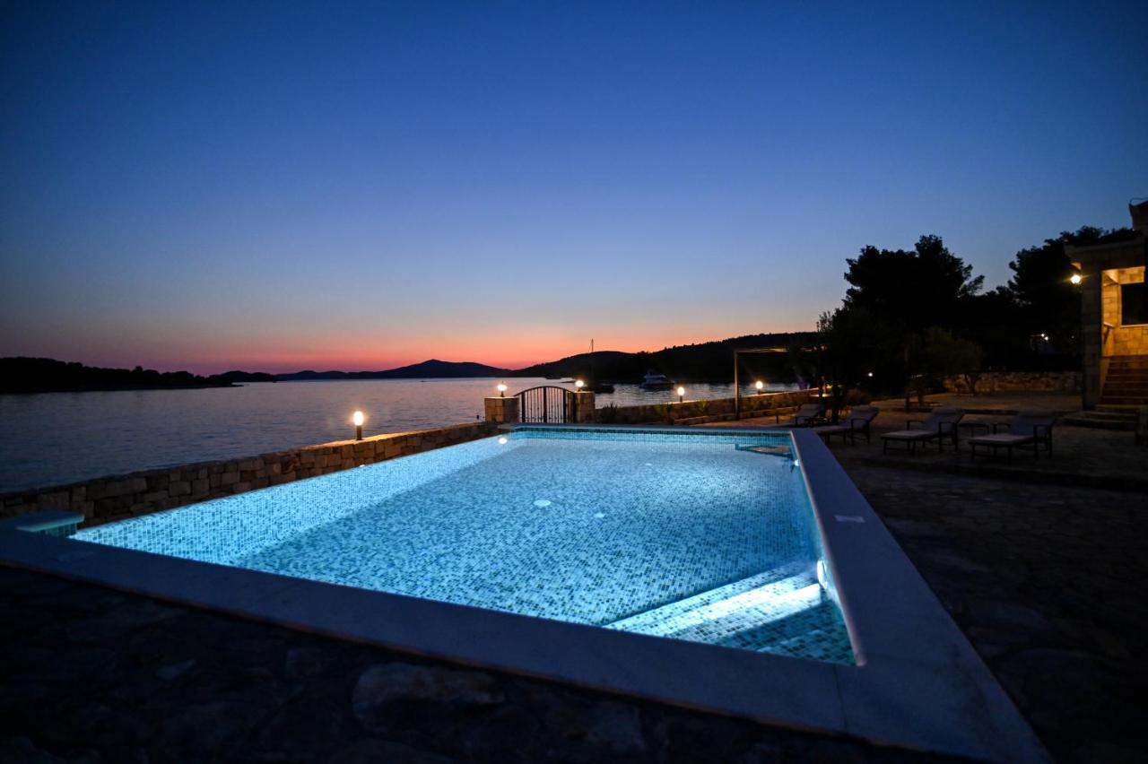 Villa Rudini With Heated Pool Okrug Gornji Dış mekan fotoğraf