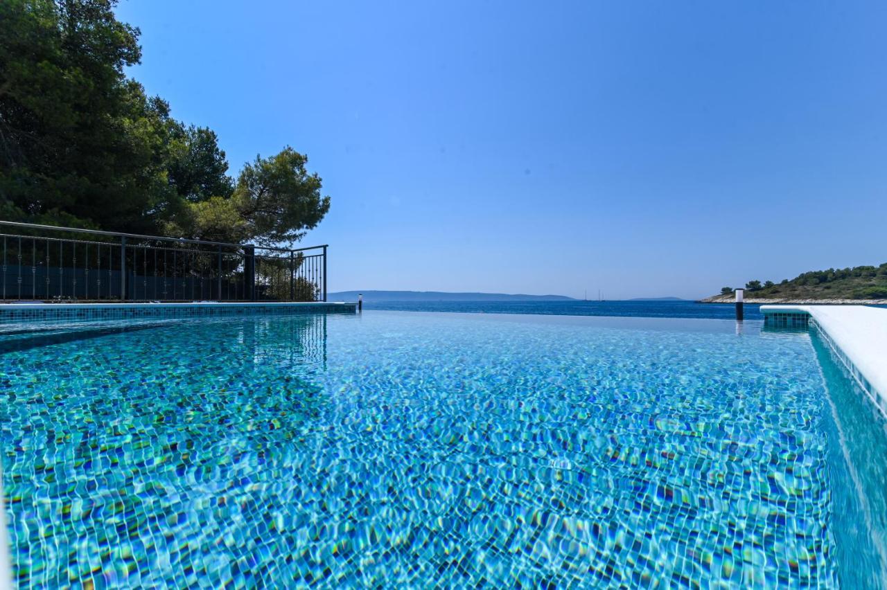 Villa Rudini With Heated Pool Okrug Gornji Dış mekan fotoğraf