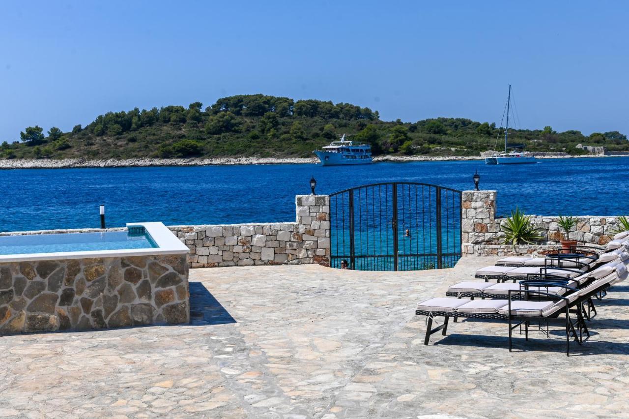 Villa Rudini With Heated Pool Okrug Gornji Dış mekan fotoğraf