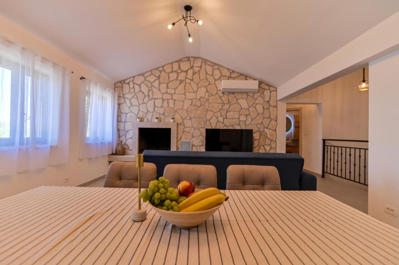 Villa Rudini With Heated Pool Okrug Gornji Dış mekan fotoğraf