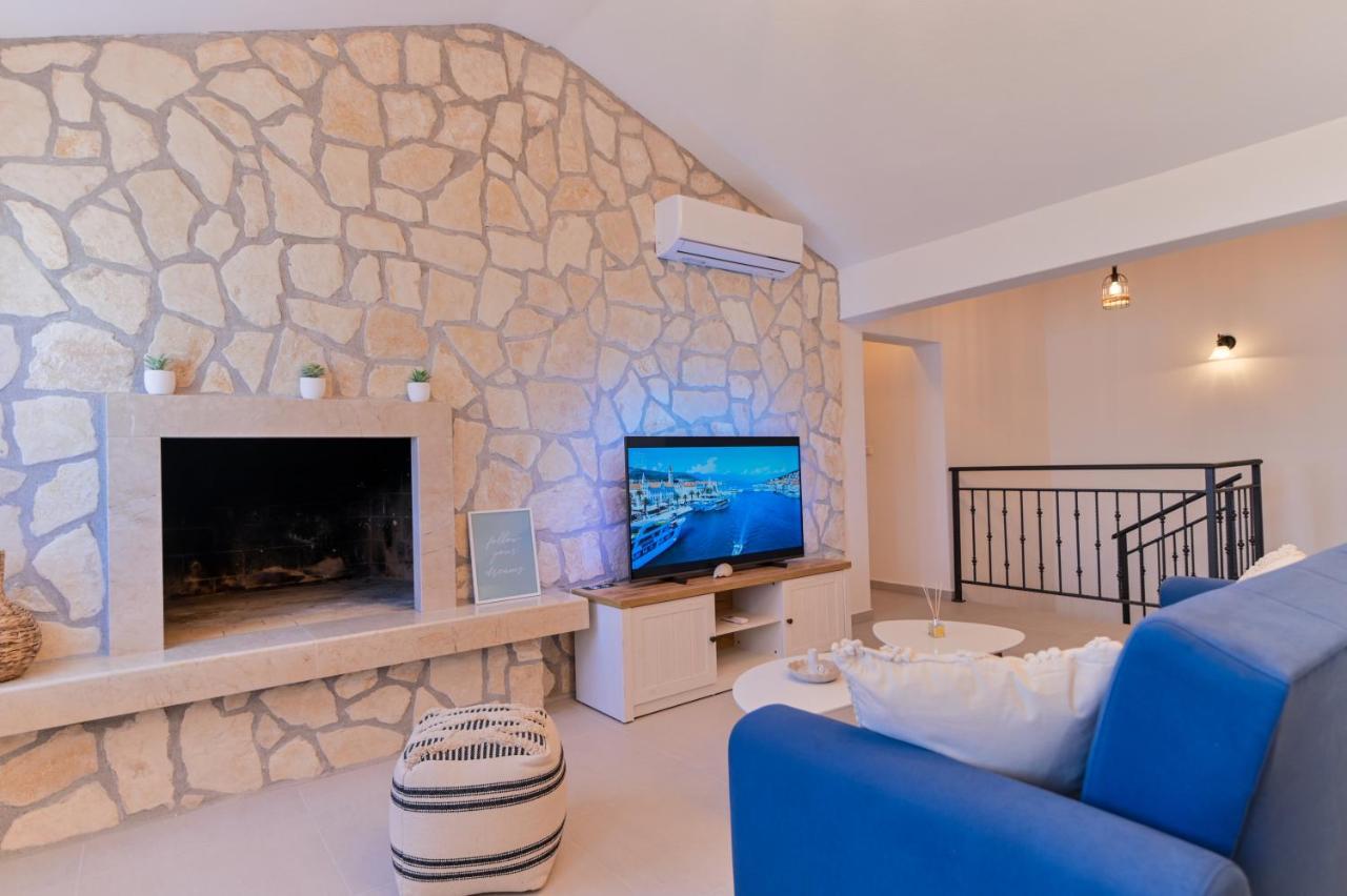 Villa Rudini With Heated Pool Okrug Gornji Dış mekan fotoğraf