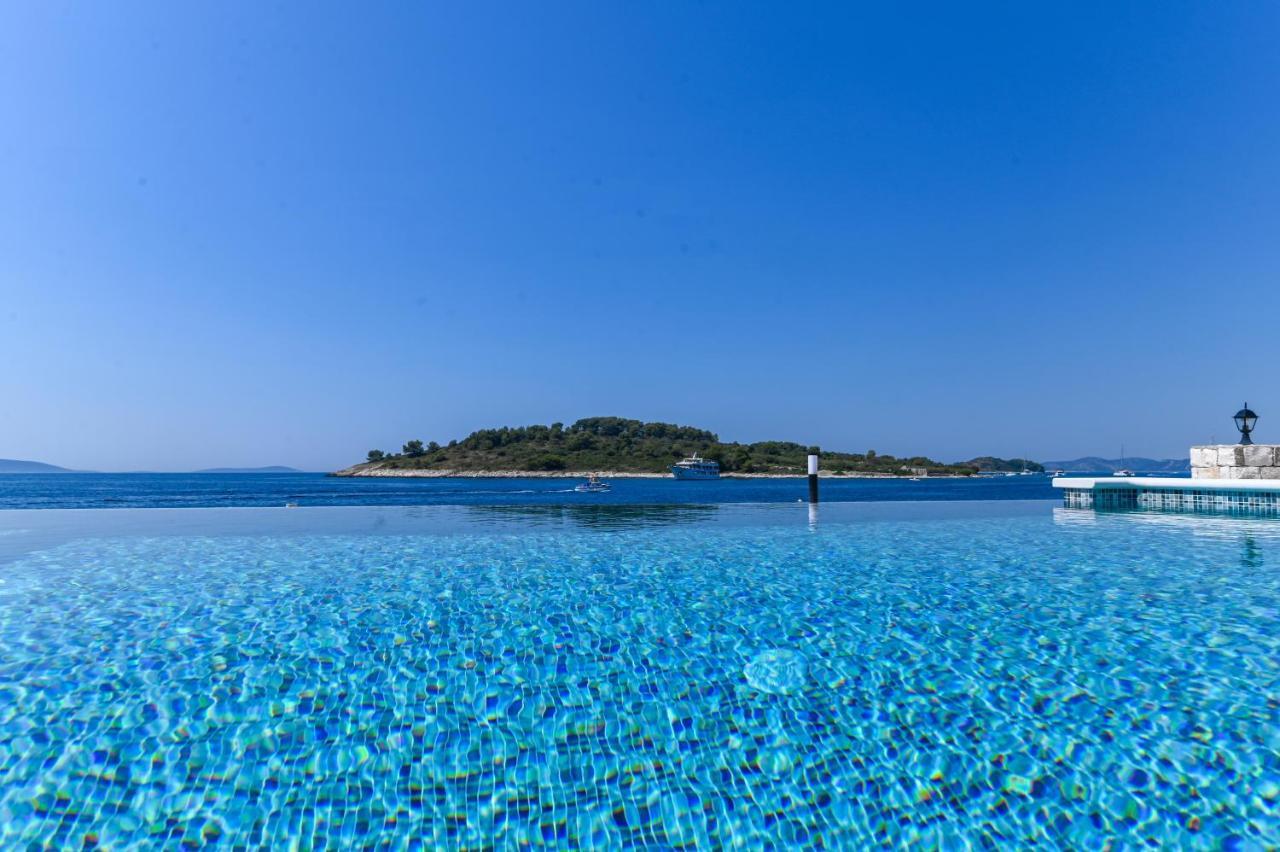 Villa Rudini With Heated Pool Okrug Gornji Dış mekan fotoğraf