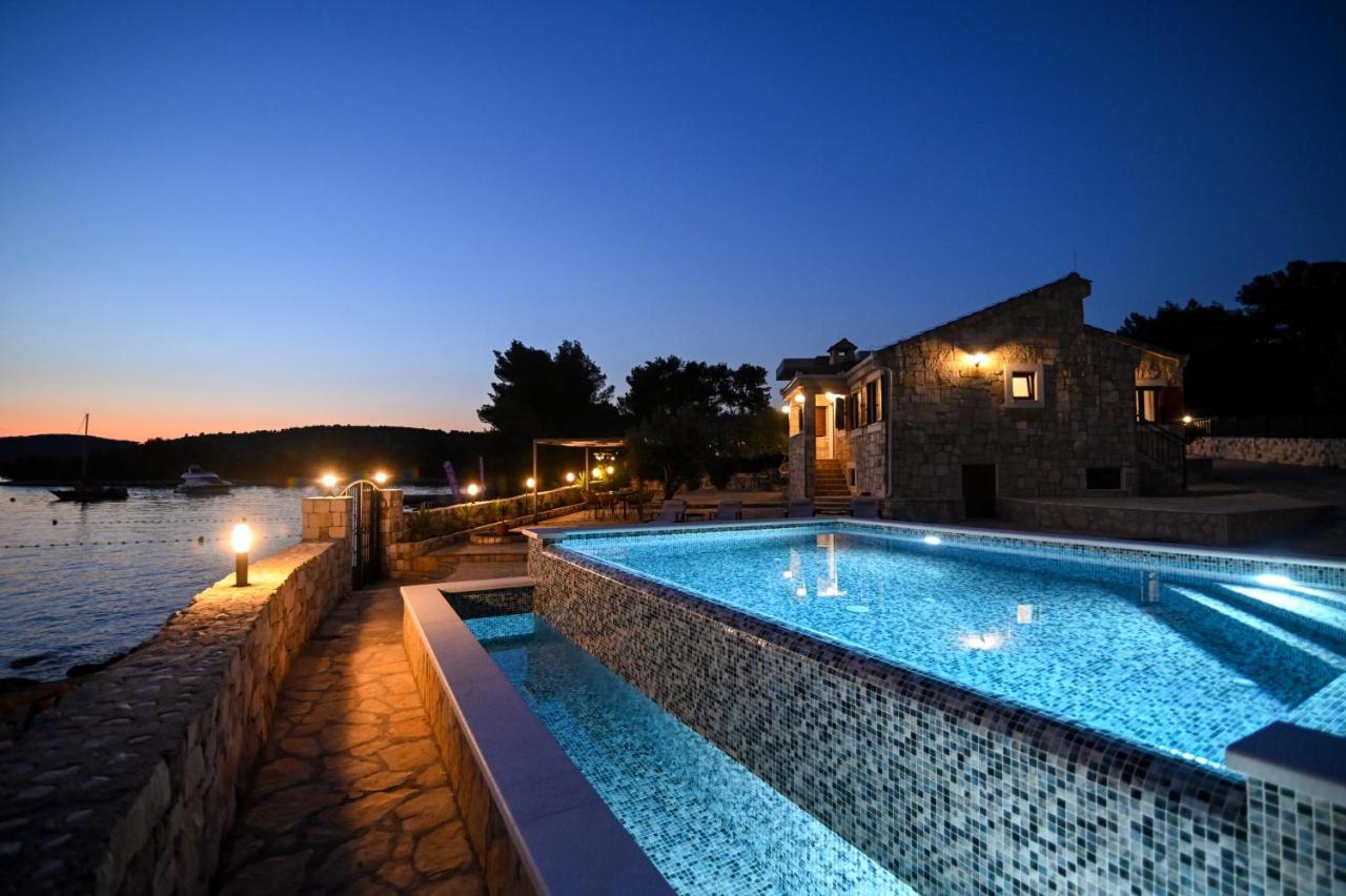 Villa Rudini With Heated Pool Okrug Gornji Dış mekan fotoğraf