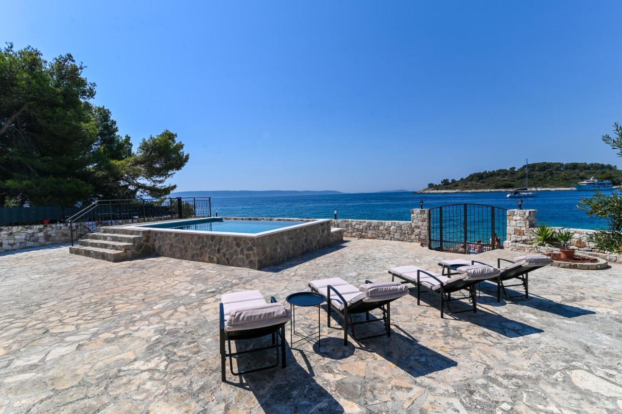 Villa Rudini With Heated Pool Okrug Gornji Dış mekan fotoğraf