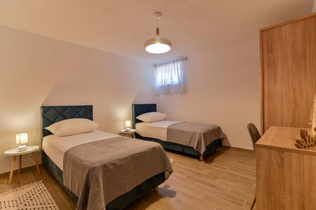 Villa Rudini With Heated Pool Okrug Gornji Dış mekan fotoğraf